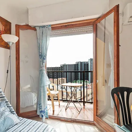 With A Garden And Balcony For Weekend Getaway Prázdninový dům